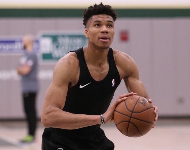 阿莫林：我喜欢马兹拉维的性格，曼联的领导小组不只是看年龄