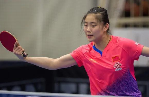 表达崇高敬意，重庆铜梁龙向李章洙赠送冲超纪念球衣