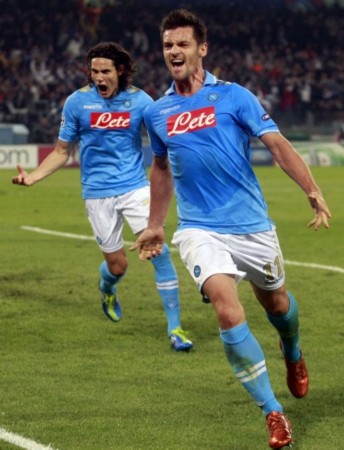 两队在技战 两队在技战