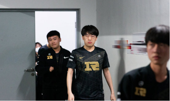 不仅帮助球 不仅帮助球